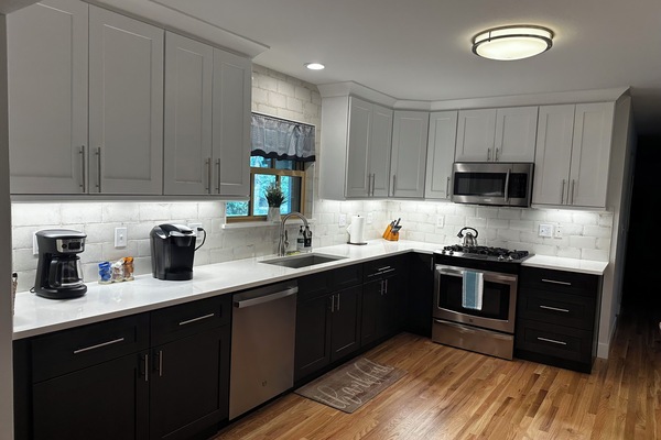 Refrigerador, microondas, horno, placa de cocina