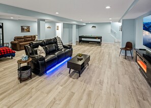 Smart TV, fireplace, ping pong