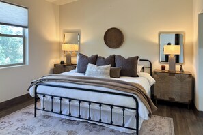 3 habitaciones, escritorio, tabla de planchar con plancha y wifi 