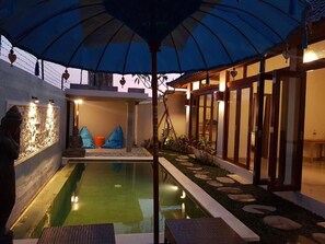 Outdoor pool, pool loungers - ADIOGA VILLA (Ubud)
