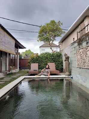 Outdoor pool, pool loungers - ADIOGA VILLA (Ubud)