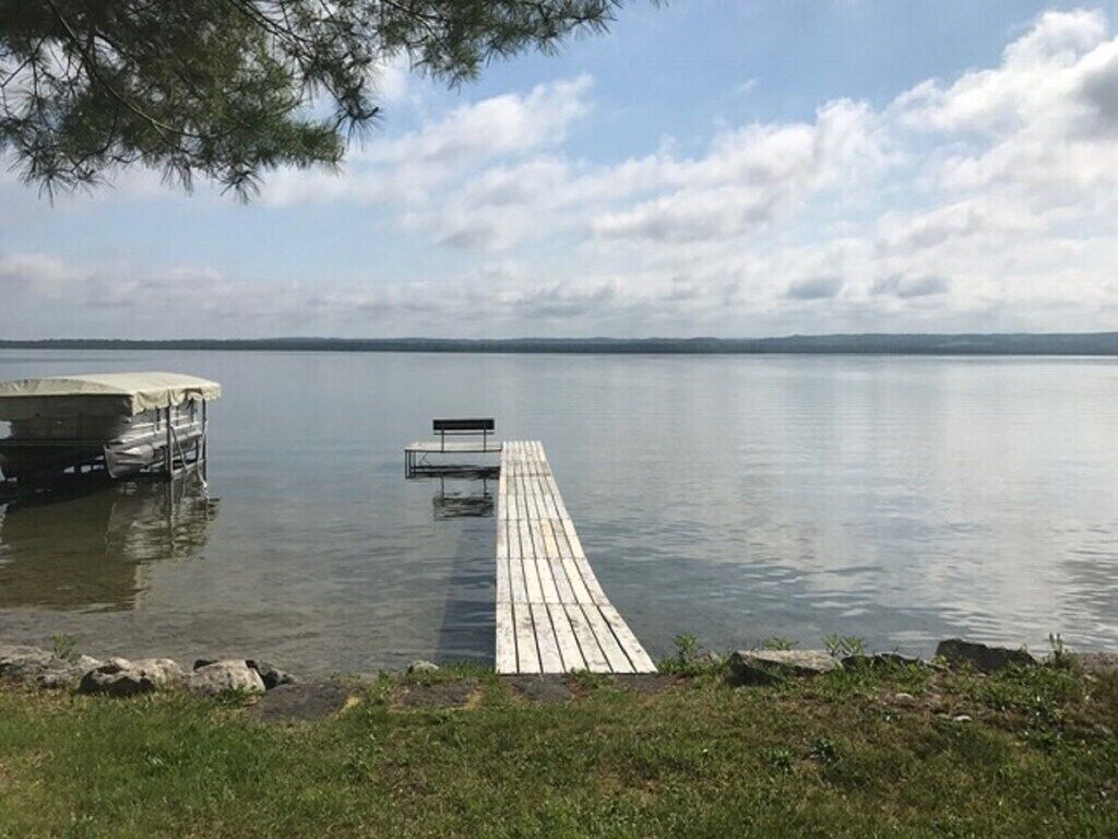 Lakefront 3 bed/2bath cottage with A/C