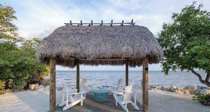 Peekaboo View of Atlantic Ocean - Free Kayaks Pickleball