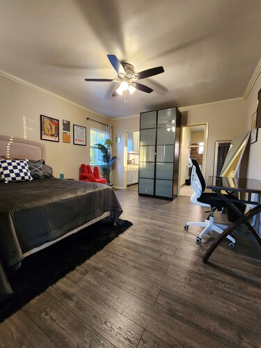 Comfy+Aesthetic Retro Red Haven Hollywood Studio