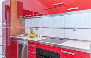 Réfrigérateur, four, plaque de cuisson, lave-vaisselle