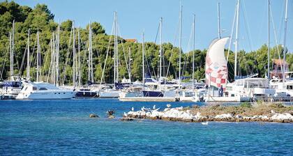 Lovely apartment in Razanj