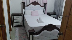 Chambre Deluxe | 3 chambres, rideaux occultants, Wi-Fi gratuit, draps fournis