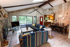 TV, fireplace - Lakefront Cabin in Poconos Mountain Resort (Gouldsboro)