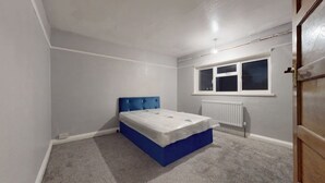 A bedroom with a single bed, a window, and a radiator. - Amazing 4 bed semi-detached house- close to central (London)
