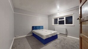 4 bedrooms, bed sheets - Amazing 4 bed semi-detached house- close to central (London)