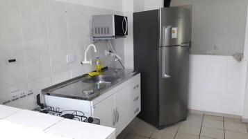 Basic Apartment | Dapur peribadi | Peti sejuk, ketuhar gelombang mikro, ketuhar, pengisar
