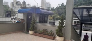 ฝ่ายต้อนรับ