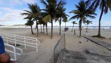 Beach nearby, white sand, 20 beach bars