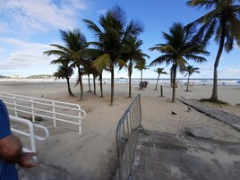 Beach nearby, white sand, 20 beach bars