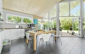 Réfrigérateur, lave-vaisselle, cafetière-théière