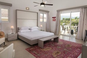 4 chambres, coffre-fort, fer et planche à repasser, lit de bébé portatif