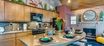 2BR Happy Cactus Stay • Parking • Near Gem Show