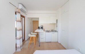5 slaapkamers, een strijkplank/strijkijzer, reisbedje, gratis wifi