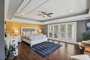 5 camere, una cassaforte in camera, una scrivania, ferro/asse da stiro