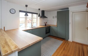 Køleskab, ovn, kogeplade, opvaskemaskine