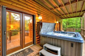 Terrace/patio - Creekside Soaks, Swimming Hole Splashes, & a Hidden Waterfall - The Overlook on Fightingtown (Mc Caysville)