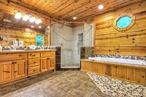 Combined shower/bathtub, towels - Creekside Soaks, Swimming Hole Splashes, & a Hidden Waterfall - The Overlook on Fightingtown (Mc Caysville)