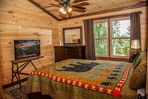 2 bedrooms, free WiFi, bed sheets - Hot tub, fire pit, and views! - Adore the S'mores (Blue Ridge)