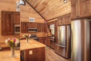 冰箱、微波炉、烤箱、炉灶