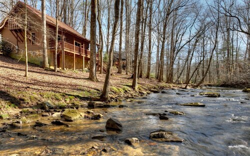 Creekside comfort with a firepit and more! - Cozy Creek Cabin