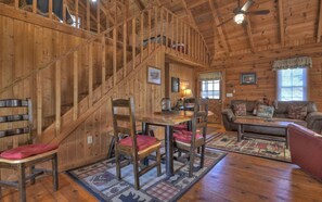 Televisión, chimenea y reproductor de DVD 