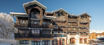 Modern apt 5 ppl, balcony with ski runs view