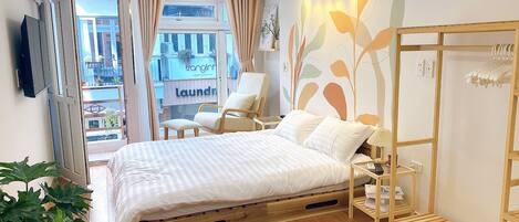 1 غرفة نوم ومكتب ومكواة/لوح كي وسرير سفر