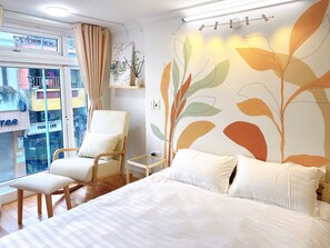 1 bedroom, desk, iron/ironing board, travel cot - Hanoi Old Quarter Center - 1BR Studio - Big window & Balcony & Private Bathroom (Hà Ni)