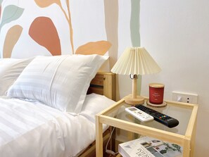 1 bedroom, desk, iron/ironing board, travel cot - Hanoi Old Quarter Center - 1BR Studio - Big window & Balcony & Private Bathroom (Hà Ni)