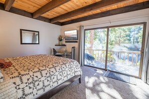 3 soverom, skrivebord, strykejern/-brett og wi-fi