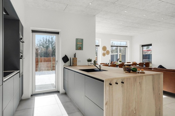 Kjøleskap, oppvaskmaskin og kaffetrakter/tekoker