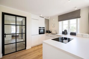 Refrigerador, horno, parrilla de estufa y lavavajillas 