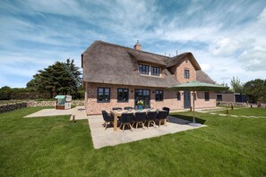 Outdoor dining - Koptainshüs South, Germany (Sylt)