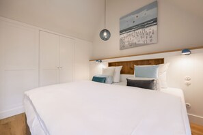 3 Schlafzimmer, Zimmersafe, Schreibtisch, Bügeleisen/Bügelbrett