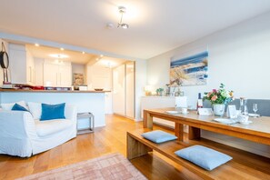 Unclassified image, 2 of 51, button