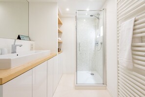 Shower, hair dryer, towels - House Steinmannstraße 16, Whg. 02 (Sylt)