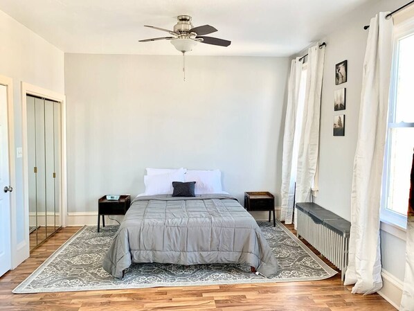 1 habitación, tabla de planchar con plancha, wifi y ropa de cama 
