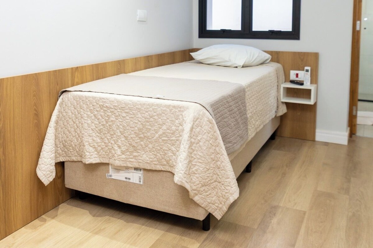 Sängtillbehör av högsta kvalitet, memory foam-madrasser och skrivbord