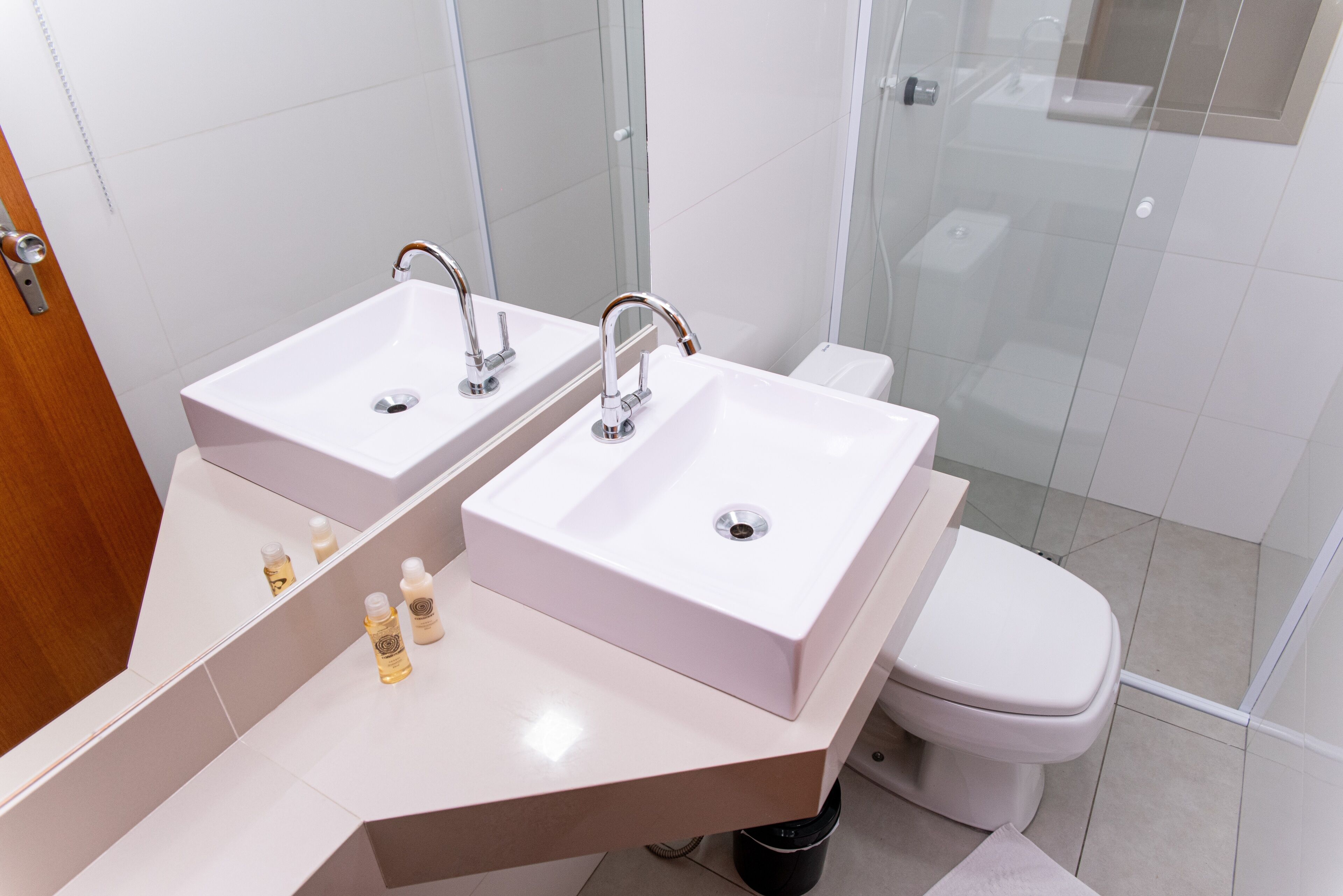 غرفة تنفيذية فردية - سرير فردي منفصل كبير | حمام | تجهيزات دش، دُش غزير، مناشف