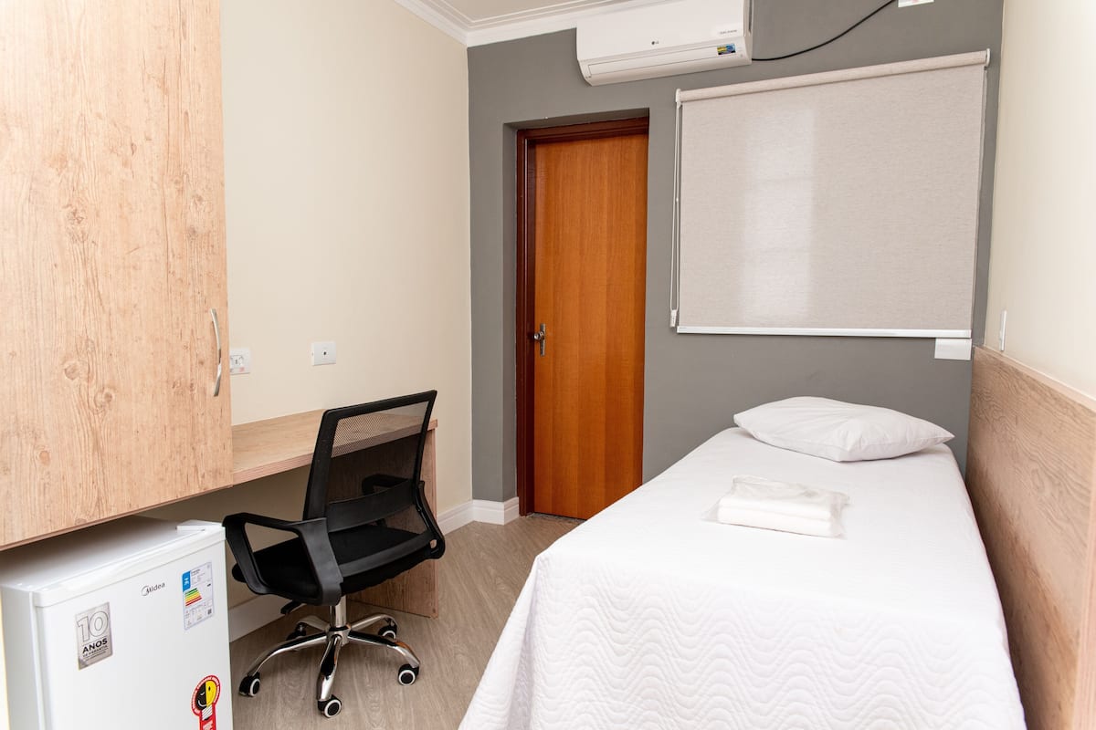 Kamar Single Eksekutif, 1 Tempat Tidur Twin Besar | Seprai premium, busa memori, dan didekorasi berbeda-beda