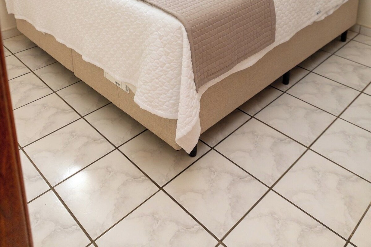 Deluxe dubbelrum - 1 dubbelsäng | Sängtillbehör av högsta kvalitet, memory foam-madrasser och skrivbord