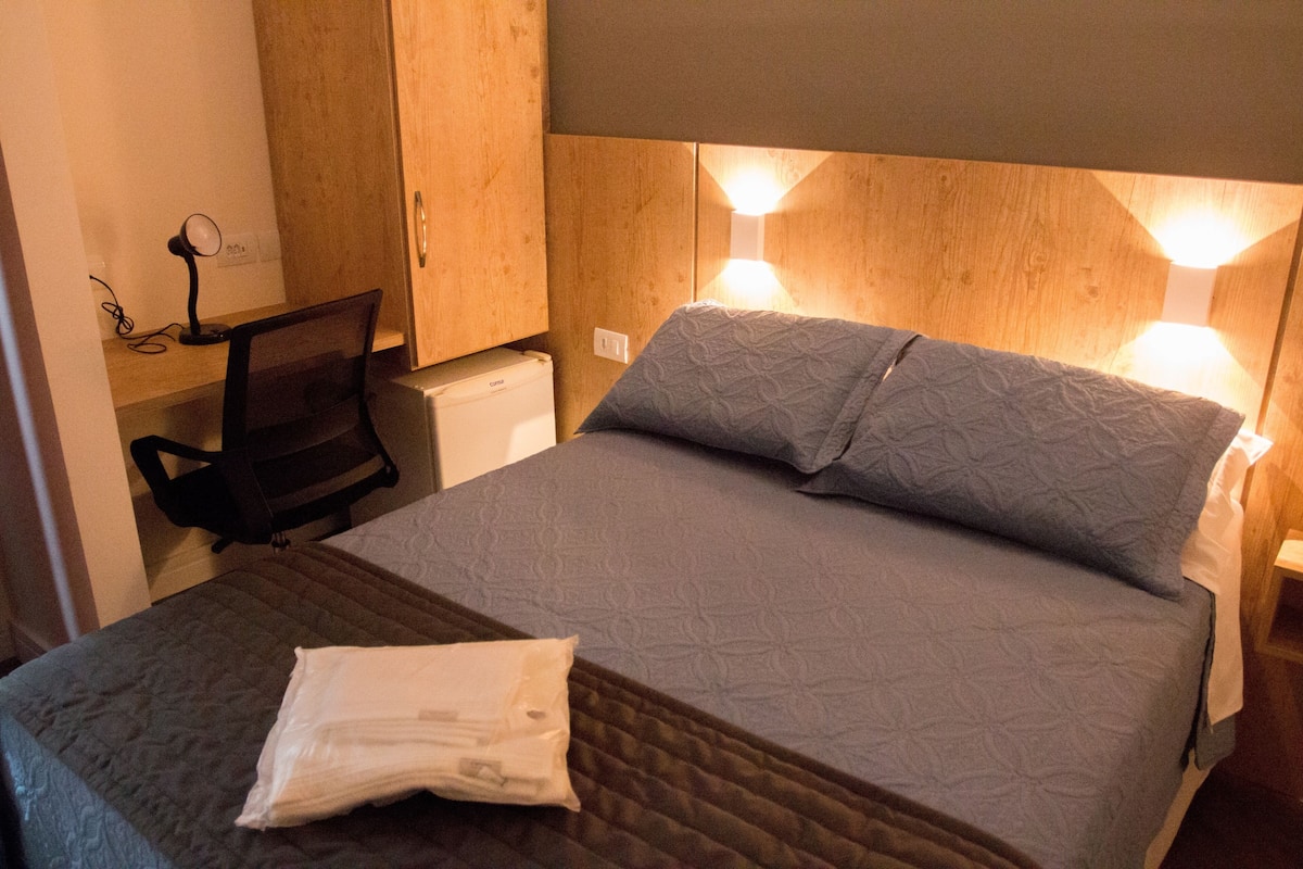 Kamar Double Eksekutif, 1 Tempat Tidur Double | Seprai premium, busa memori, dan didekorasi berbeda-beda
