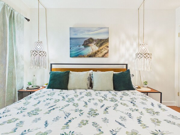 2 chambres, bureau, fer et planche à repasser, lit parapluie