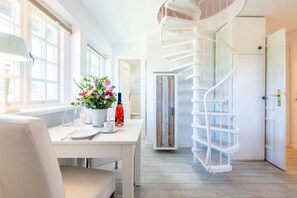 Unclassified image, 2 of 29, button