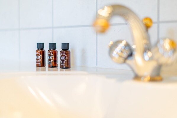 Unclassified image, 1 of 29, button